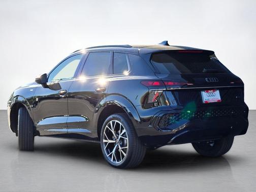 Mythos Black Metallic 2026 Audi Q3 S line