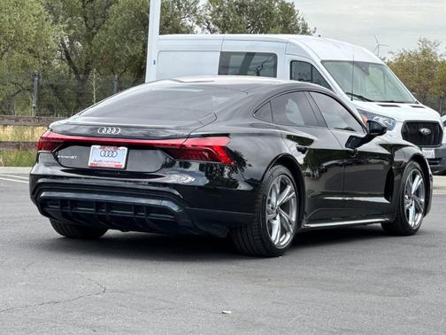 Mythos Black Metallic 2023 Audi e-tron GT Premium Plus