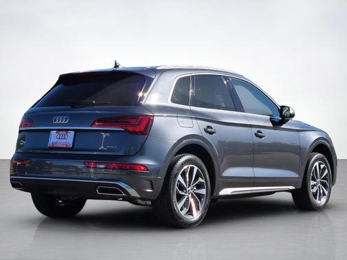 Daytona Gray Pearl Effect 2022 Audi Q5 45 S line quattro Premium