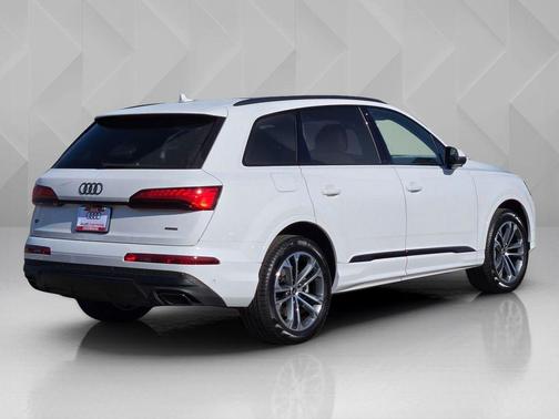 2026 Audi Q7 45 Premium Plus