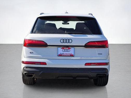 2026 Audi Q7 45 Premium Plus