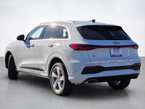 Glacier White Metallic 2025 Audi Q5 2.0T quattro Premium