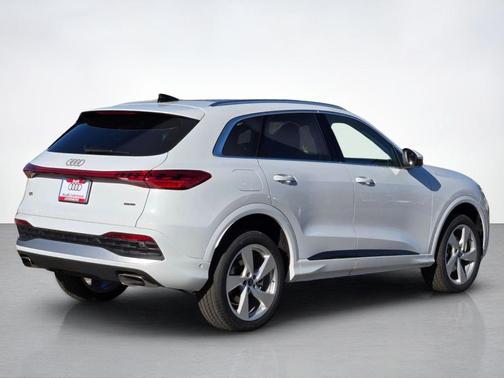 Glacier White Metallic 2025 Audi Q5 2.0T quattro Premium