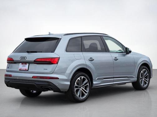 2026 Audi Q7 45 Premium Plus