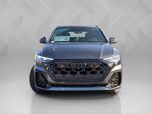 Daytona Gray Pearl Effect 2026 Audi Q8 55 Premium