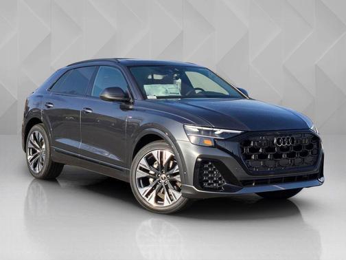 Daytona Gray Pearl Effect 2026 Audi Q8 55 Premium