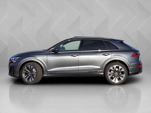 Daytona Gray Pearl Effect 2026 Audi Q8 55 Premium