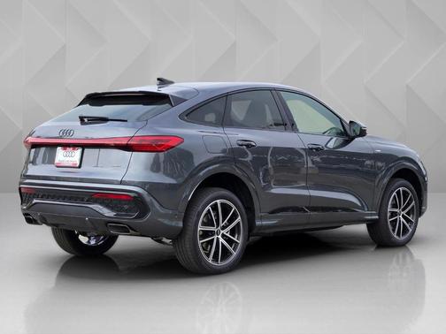 Daytona Gray Pearl 2026 Audi Q5 PLUS