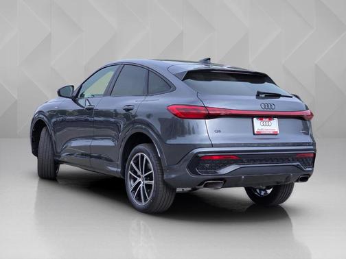 Daytona Gray Pearl 2026 Audi Q5 PLUS