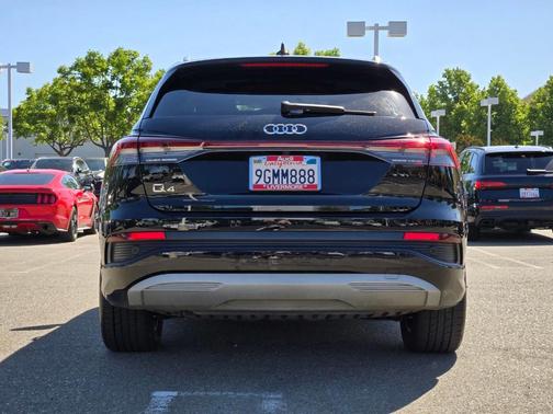 Mythos Black Metallic 2023 Audi Q4 e-tron 40 Premium Plus