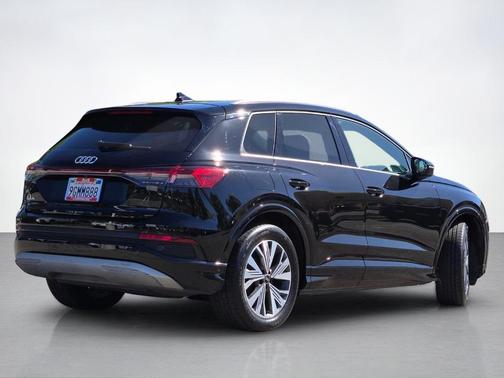 Mythos Black Metallic 2023 Audi Q4 e-tron 40 Premium Plus