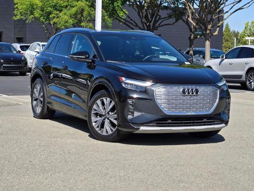 Mythos Black Metallic 2023 Audi Q4 e-tron 40 Premium Plus
