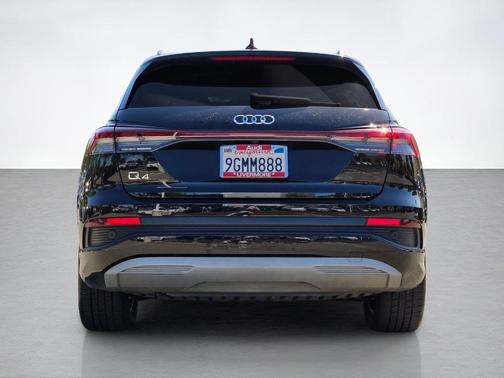 Mythos Black Metallic 2023 Audi Q4 e-tron 40 Premium Plus