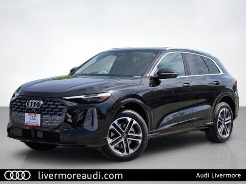 Black 2026 Audi Q5 PLUS