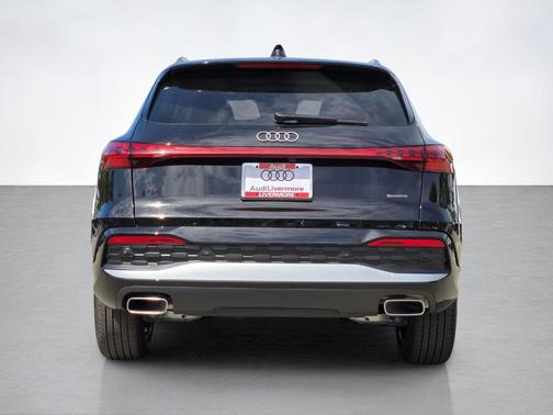 Black 2026 Audi Q5 PLUS