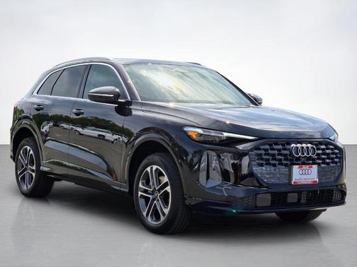 Black 2026 Audi Q5 PLUS