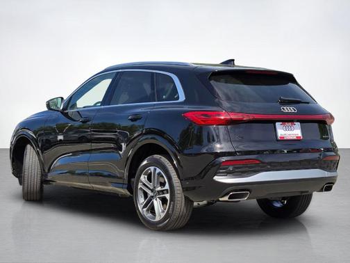 Black 2026 Audi Q5 PLUS