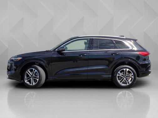 Black 2026 Audi Q5 PLUS