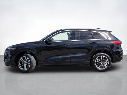 Black 2026 Audi Q5 PLUS