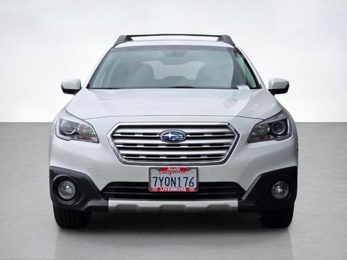 White 2017 Subaru Outback 2.5i Limited