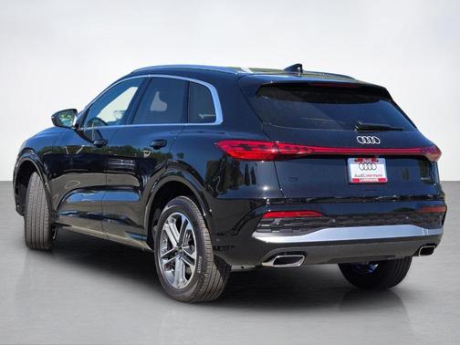 Black 2026 Audi Q5 PLUS