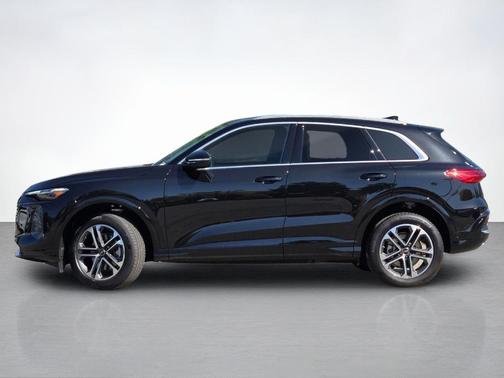 Black 2026 Audi Q5 PLUS