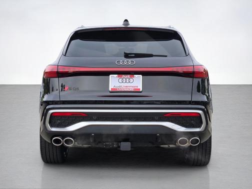 Mythos Black Metallic 2026 Audi SQ5 3.0T Premium Plus