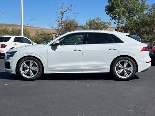 Glacier White Metallic 2023 Audi Q8 55 Prestige