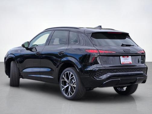Mythos Black Metallic 2026 Audi Q3 S line