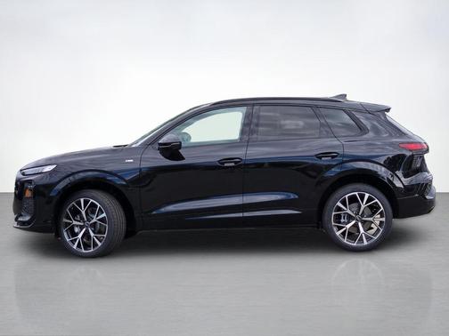 Mythos Black Metallic 2026 Audi Q3 S line