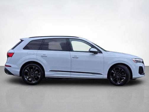 Glacier White Metallic 2026 Audi Q7 55 Premium Plus
