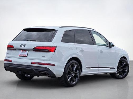 Glacier White Metallic 2026 Audi Q7 55 Premium Plus