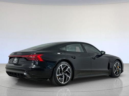 Mythos Black Metallic 2023 Audi RS e-tron GT Base