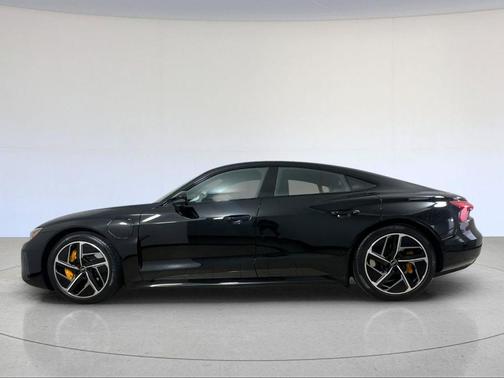 Mythos Black Metallic 2023 Audi RS e-tron GT Base