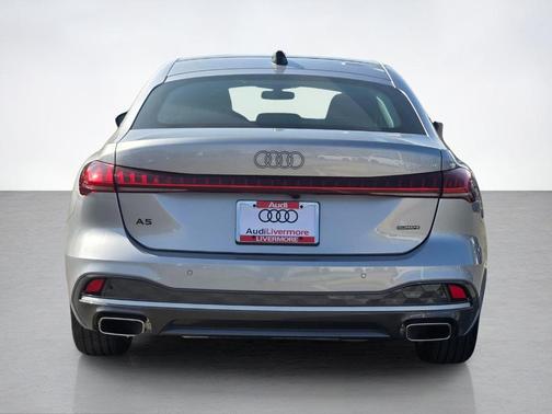 Florett Silver Metallic 2025 Audi A5 2.0T quattro Premium