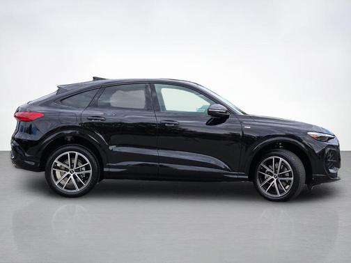 Black 2026 Audi Q5 PLUS