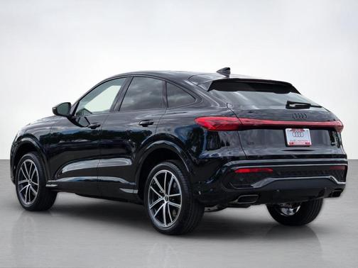 Black 2026 Audi Q5 PLUS