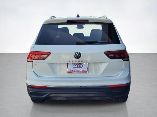 Pure White 2024 Volkswagen Tiguan 2.0T SE