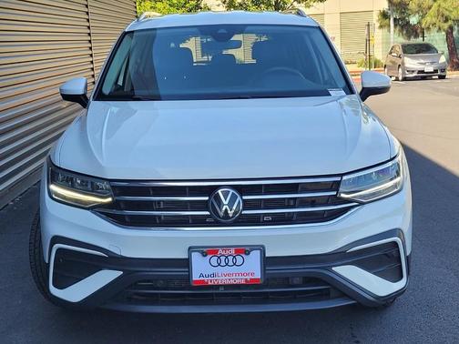 Pure White 2024 Volkswagen Tiguan 2.0T SE