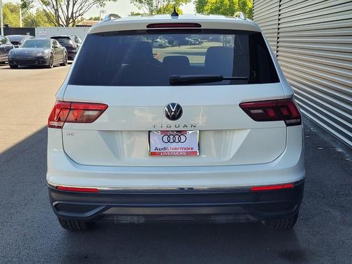 Pure White 2024 Volkswagen Tiguan 2.0T SE