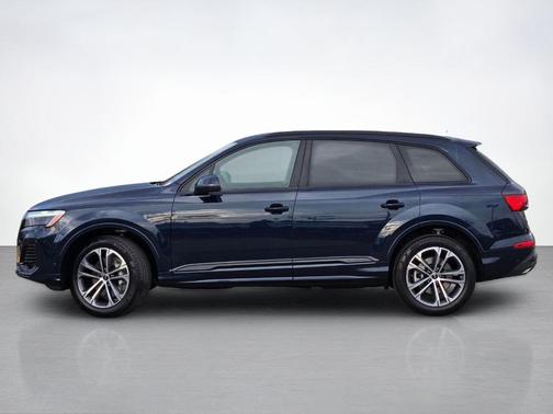 Waitomo Blue Metallic 2026 Audi Q7 45 Premium