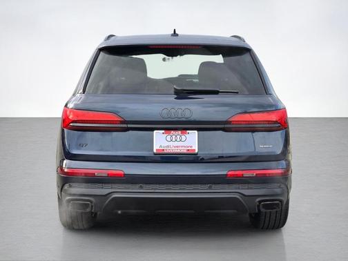 Waitomo Blue Metallic 2026 Audi Q7 45 Premium