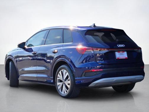 Navarra Blue Metallic 2024 Audi Q4 e-tron 40 Premium Plus