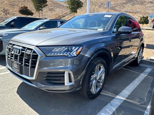 Samurai Gray Metallic 2023 Audi Q7 45 Premium Plus