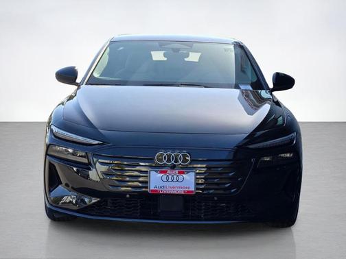 Mythos Black Metallic 2025 Audi A6 e-tron Premium