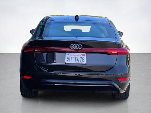 Mythos Black Metallic 2025 Audi A6 e-tron Premium