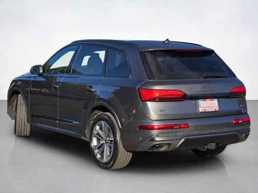 Samurai Gray Metallic 2025 Audi Q7 45 Premium Plus