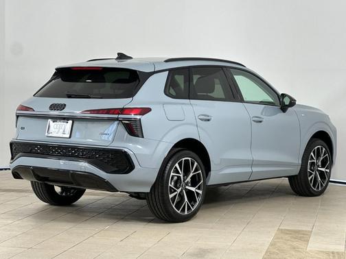 Arrow Gray Pearl 2026 Audi Q3 S line