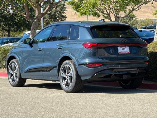 Plasma Blue Metallic 2027 Audi Q6 e-tron Premium Plus