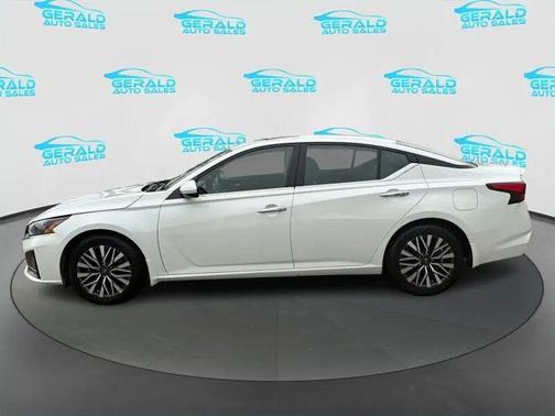Pearl White Tricoat 2024 Nissan Altima 2.5 SV
